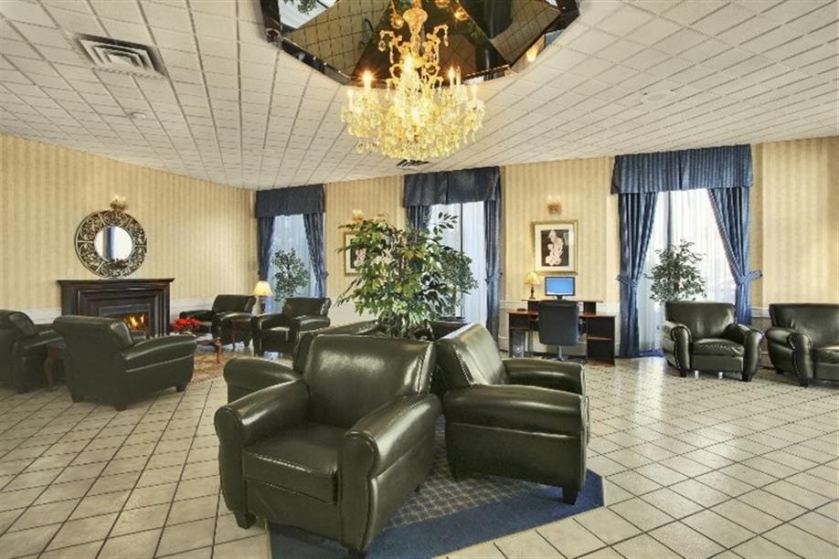 Tropical Inn Hotel and Conference Centre - Lobby Area