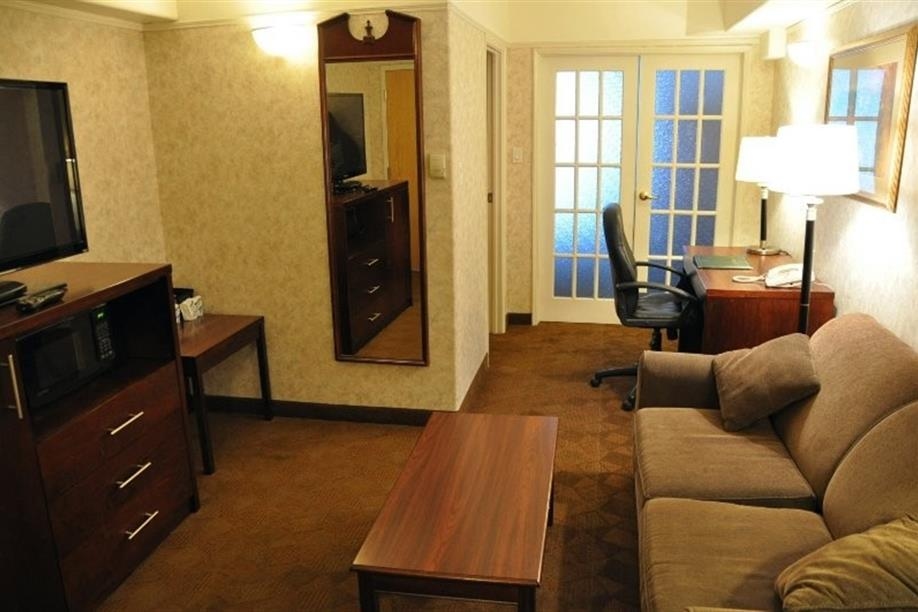 Tropical Inn Hotel and Conference Centre - Suite
