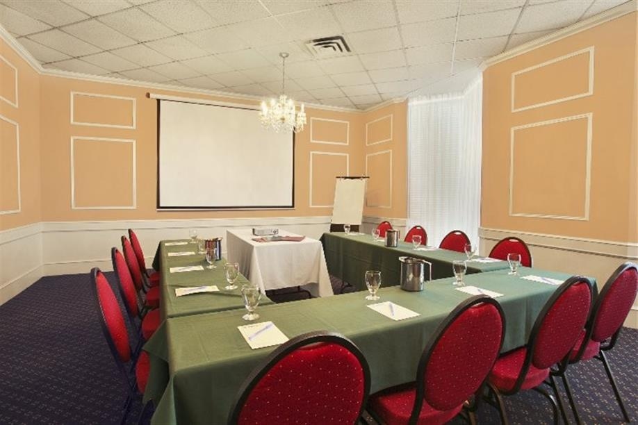 Travelodge by Wyndham Lloydminster