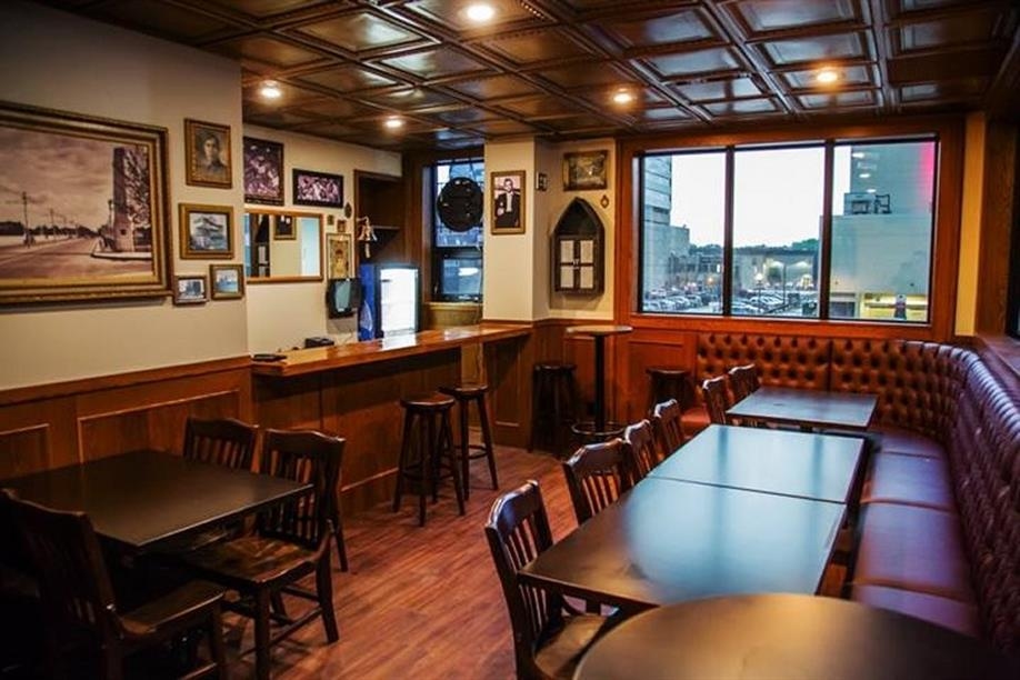 Victoria's Tavern (downtown)