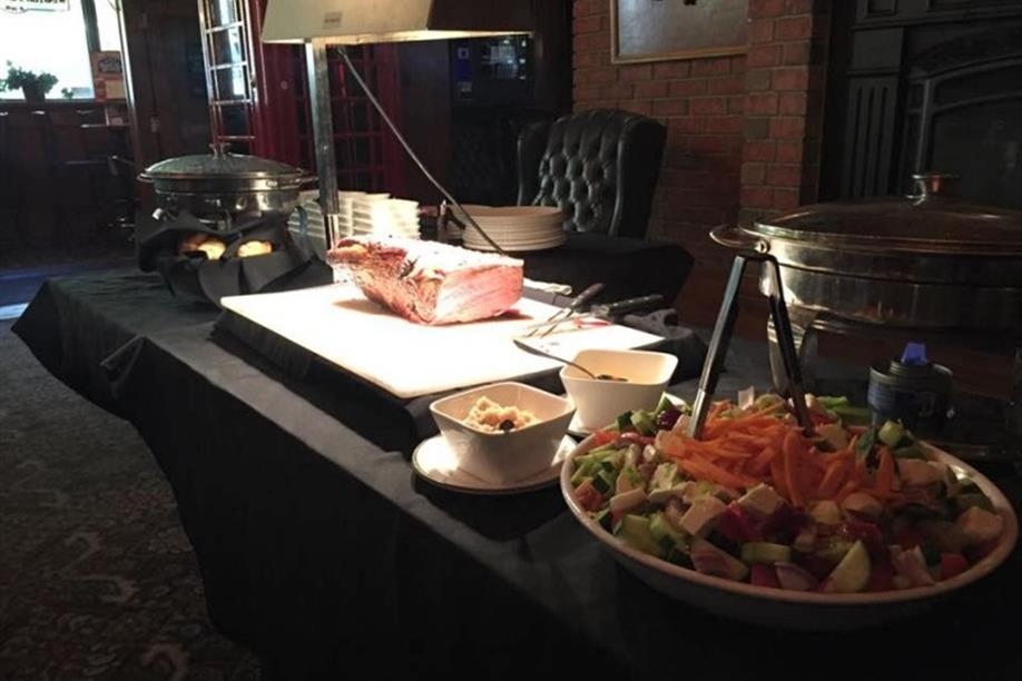 Hotel Senator (1987) Ltd - Winston's English Pub and Grill