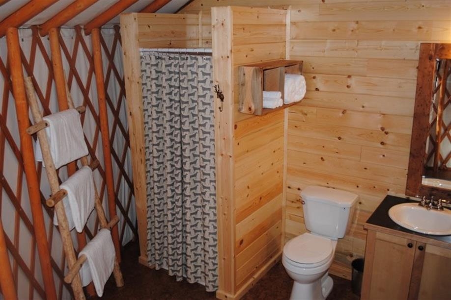 Flora Bora Forest Lodging - Bathroom in the Yeti yurt