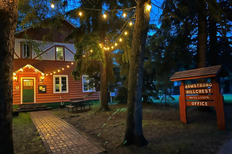 Armstrong Hillcrest Cabins and Motel
