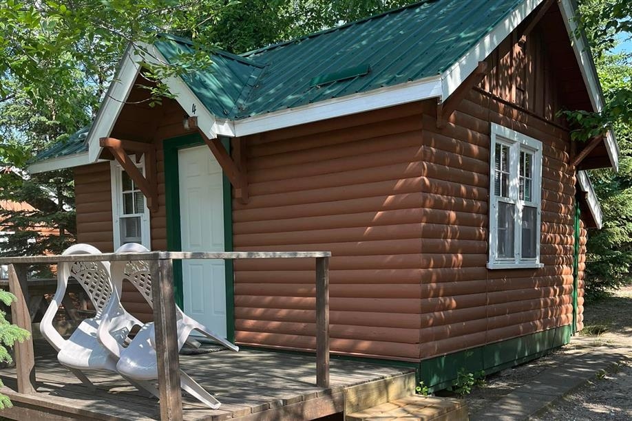 Armstrong Hillcrest Cabins and Motel