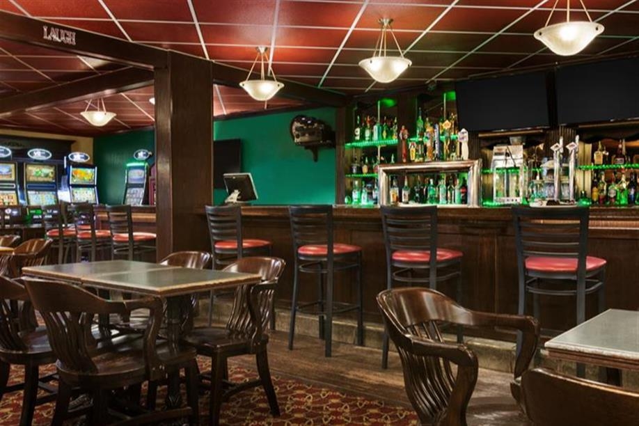 Travelodge by Wyndham Lloydminster - Bennigan's Irish Pub