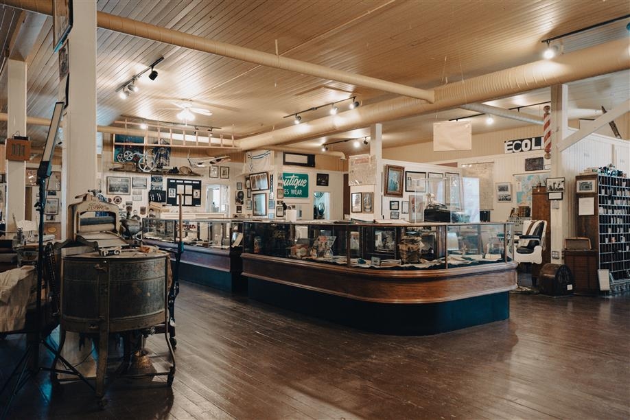 Musee de Gravelbourg * District Museum