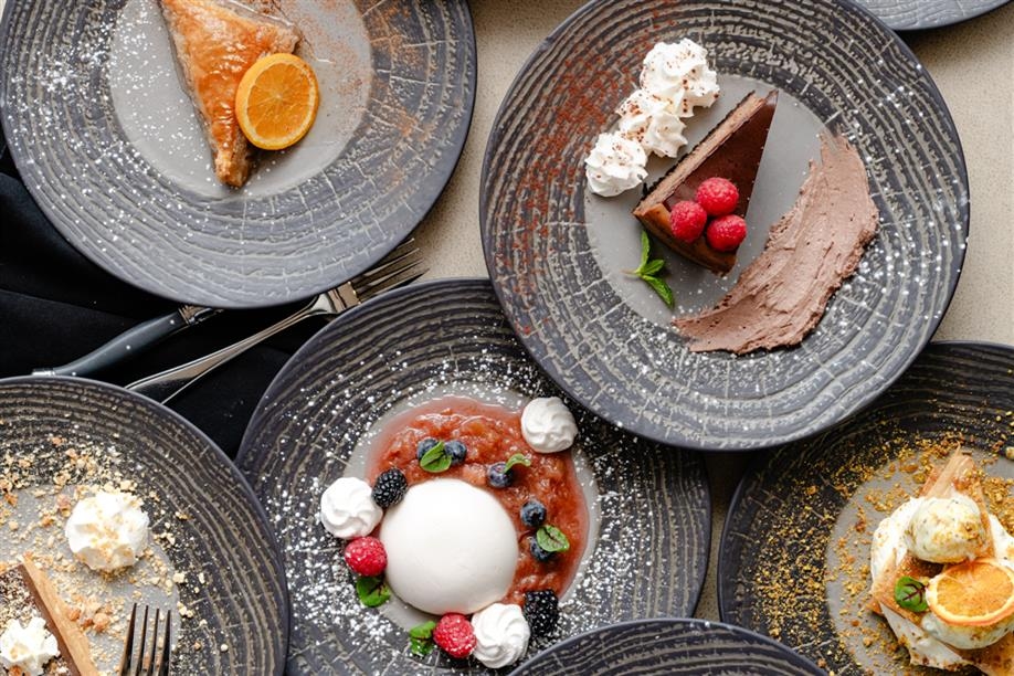 Mano's Restaurant & Lounge