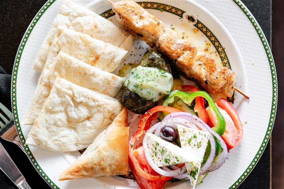 Mano's Restaurant & Lounge