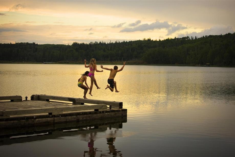 Missinipe Campground - Dock Jumping