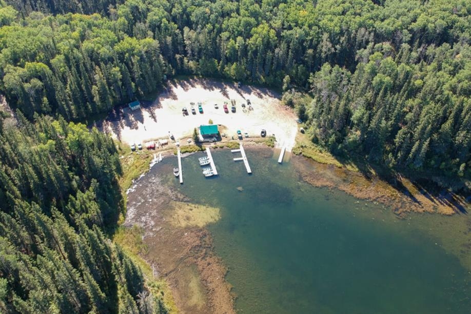Waskesiu Marina Adventure Centre - Heart Lakes Marina